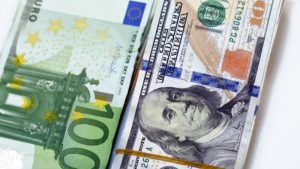 Lee más sobre el artículo El euro se recupera parcialmente frente al dólar tras caer un 1%