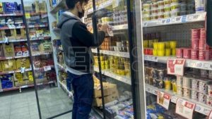 Lee más sobre el artículo Analistas en Argentina suben la expectativa de inflación 76 %