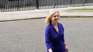 Lee más sobre el artículo Liz Truss, candidata a suceder a Johnson, crítica con el BoE