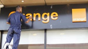 Lee más sobre el artículo Telefónica ingresa casi el doble de Orange-MasMóvil, que le ganan en clientes