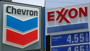 Lee más sobre el artículo Exxon y Chevron obtienen resultados récord