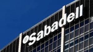 Lee más sobre el artículo Banco Sabadell se compromete a ser más rentable tras sacar de la ecuación el impuesto Sánchez