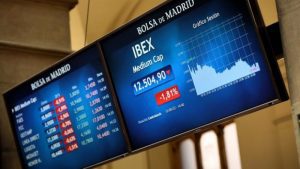 Lee más sobre el artículo El Ibex 35 se apoya en Telefónica, Naturgy y los bancos y escala por encima de 8.500