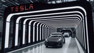 Lee más sobre el artículo Tesla divide sus títulos 3 por 1: ¿cómo afectará el ‘split’ a sus accionistas?