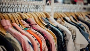Lee más sobre el artículo Compra de ropa de segunda aumenta en Colombia