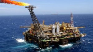 Lee más sobre el artículo El petróleo Brent cae un 5% y pierde los 100 dólares de nuevo