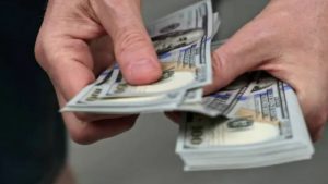 Lee más sobre el artículo Dólar hoy: cuántas personas compran divisas hoy