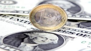 Lee más sobre el artículo El euro marca mínimos de las últimas cinco semanas frente al dólar