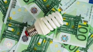 Lee más sobre el artículo Precio de la luz hoy 4 de septiembre por horas: cuándo es más barata y cuándo más cara