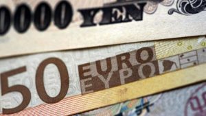 Lee más sobre el artículo El yen toca mínimos de siete años contra el euro