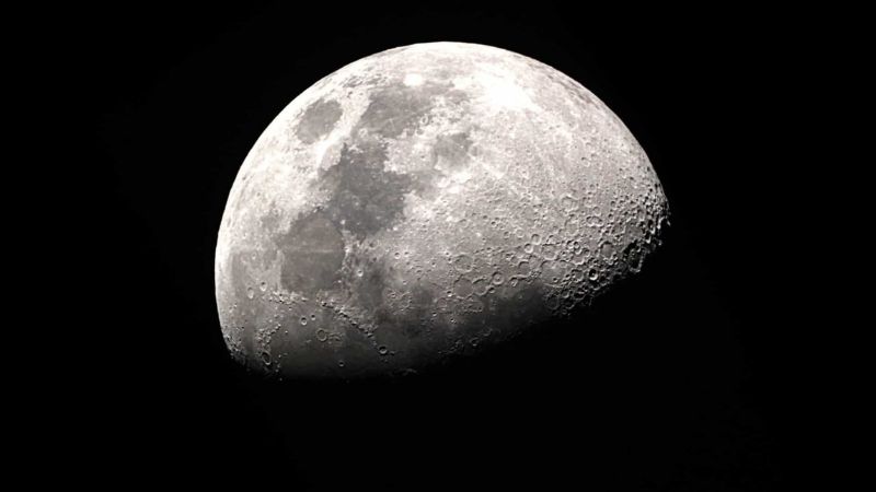 China descubre nuevo mineral en la Luna.