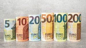 Lee más sobre el artículo El euro cae a nuevos mínimos frente al dólar tras la reunión de la Fed