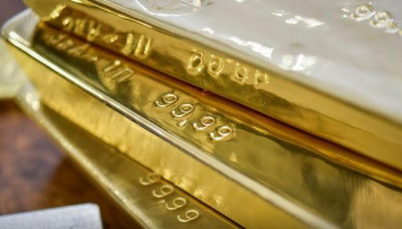 El oro al contado caía un 0.2%, a US$ 1,638.15 por onza, y un 1.3% en el mes.