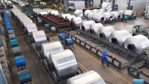 Lee más sobre el artículo El precio del aluminio amplía sus ganancias tras una subida récord por el temor al suministro de Rusia