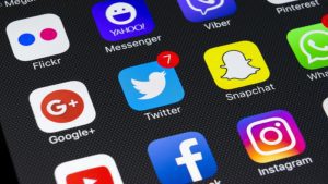 Lee más sobre el artículo Snapchat hace saltar las alarmas en el sector de las redes sociales