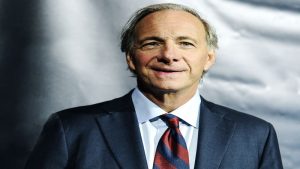 Lee más sobre el artículo Ray Dalio vuelve a creer en el efectivo: “Ya no es basura”