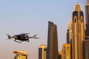 Lee más sobre el artículo Coche volador realiza primer vuelo público en Dubái