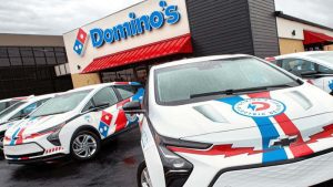 Lee más sobre el artículo Dominos adquiere coches eléctricos para el reparto