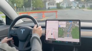 Lee más sobre el artículo Tesla comienza a implementar una actualización completa de conducción autónoma