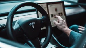 Lee más sobre el artículo Tesla activaría Dolby Atmos en todos sus coches