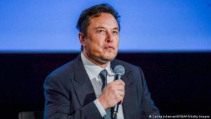 Lee más sobre el artículo Elon Musk “declara la guerra” a Apple por caída de anuncios