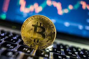 Lee más sobre el artículo El Bitcoin baja de 18.000 dólares