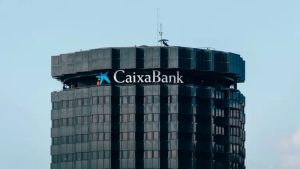 Lee más sobre el artículo CaixaBank remodela su cúpula tras el cese de su número tres