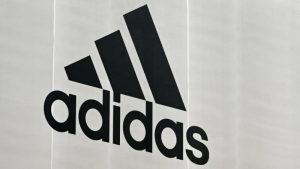 Lee más sobre el artículo Adidas proyecta pérdidas anuales históricas para 2023