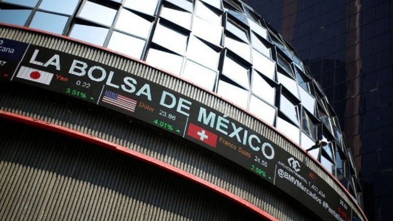El mercado de México cerró con descensos este martes; los retrocesos de los sectores servicios financieros, materiales, y servicios de telecomunicación empujaron a los índices a la baja.