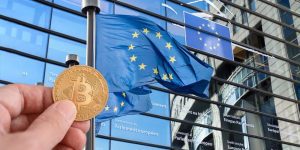 Lee más sobre el artículo Europarlamento impone límites a pagos con criptomonedas sin verificación KYC