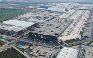 Lee más sobre el artículo Tesla anuncia una nueva megafábrica en China